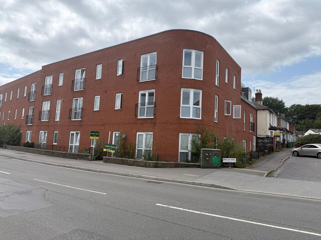 Lot: 128 - FLAT FOR INVESTMENT - View of purpose built block